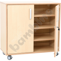 Flexi M cabinet with 3 shelves on wheels, door with a lock